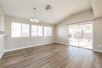 4400 Sandhorse Ct in Las Vegas, NV - Building Photo - Building Photo