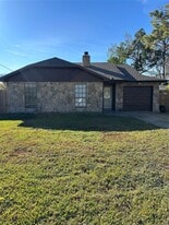5142 37th St E in Dickinson, TX - Building Photo