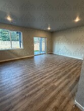 1026 Warco Dr in Cascade Locks, OR - Building Photo - Building Photo