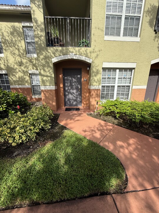 10276 Fox Trail Rd S in Royal Palm Beach, FL - Building Photo