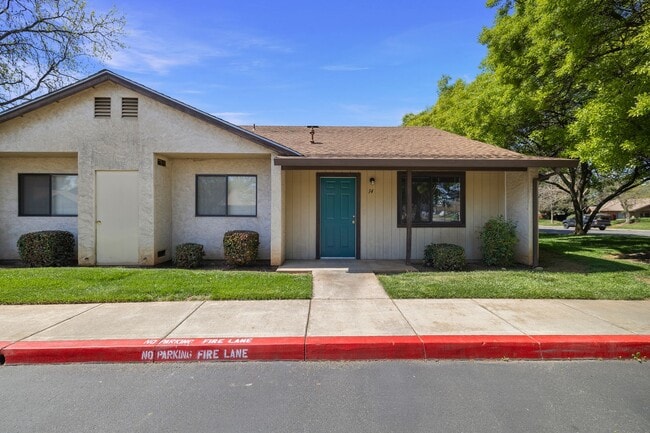 Eastwood Court Apartments in Chico, CA - Building Photo - Interior Photo
