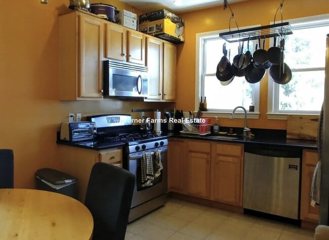 84 Line St, Unit 2, Unit 2