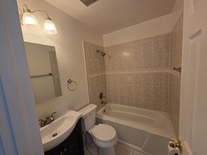11 Napa Valley Rd in Gaithersburg, MD - Building Photo - Building Photo