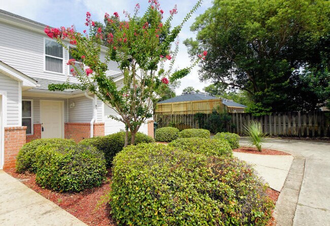 10 Park Pl SE in Fort Walton Beach, FL - Building Photo - Building Photo