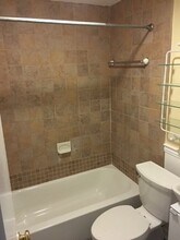 55 Thatcher St in Brookline, MA - Foto de edificio - Building Photo