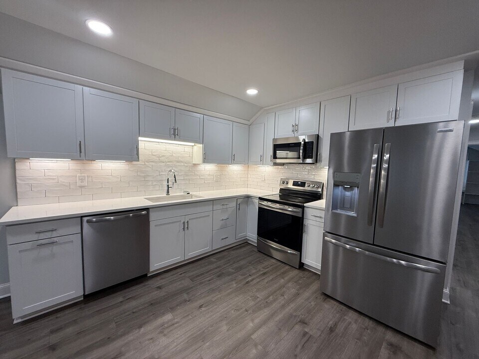 2023 Moores Ford Rd in Bogart, GA - Building Photo