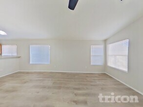 12425 N 42nd Dr in Phoenix, AZ - Building Photo - Building Photo