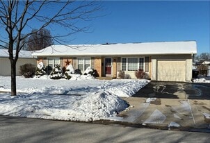 228 Parkchester Rd in Elk Grove Village, IL - Building Photo