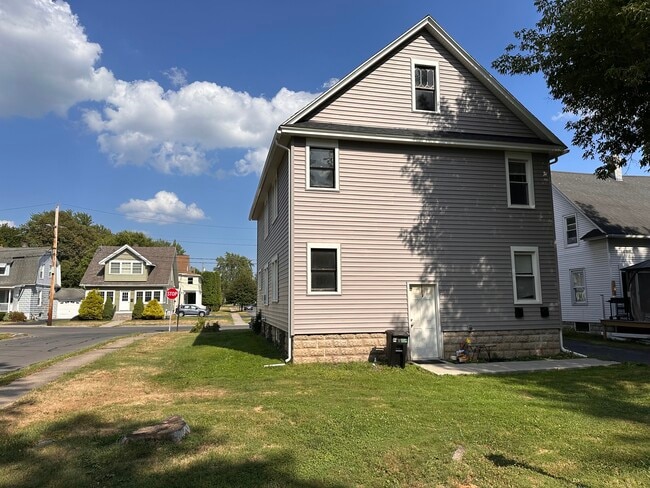 19 Peacock St, Unit 19 PEACOCK ST in Auburn, NY - Foto de edificio - Building Photo