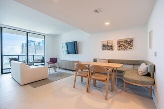 159 NE 6th St, Unit 4213 in Miami, FL - Foto de edificio - Building Photo
