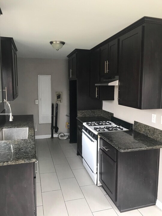 1241 W 102nd St in Los Angeles, CA - Building Photo