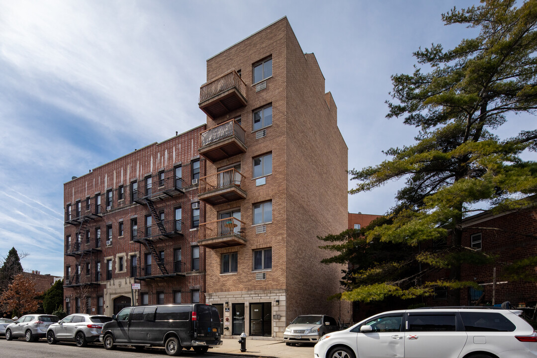 1552 Dahill Rd in Brooklyn, NY - Foto de edificio