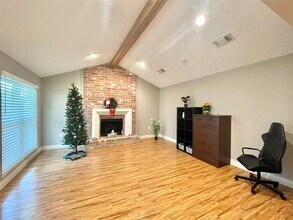 3023 Sam Houston Dr in Sugar Land, TX - Building Photo - Building Photo