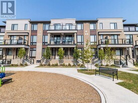 45 Knotsberry Cir in Brampton, ON - Building Photo