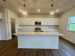 5441 Hargrove Way, Unit 307 in Flowery Branch, GA - Foto de edificio - Building Photo