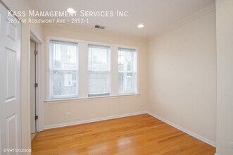 2852 W Rosemont Ave in Chicago, IL - Building Photo - Building Photo