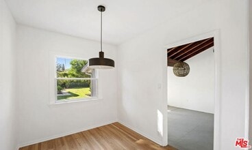 15440 Dickens St in Los Angeles, CA - Building Photo - Building Photo