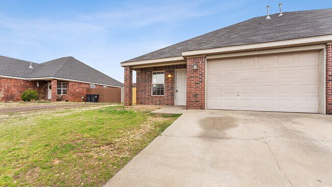 1467 Tucson Loop in Springdale, AR - Foto de edificio - Building Photo
