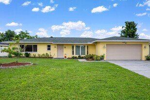 45 Caddy Rd in Rotonda West, FL - Building Photo