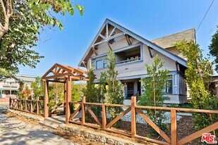 1054 Maine Ave in Long Beach, CA - Building Photo