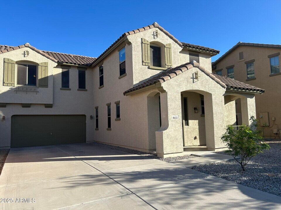 8623 S 40th Dr in Phoenix, AZ - Building Photo