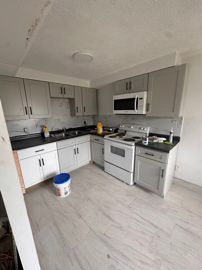property at 3031 Reeves Ave