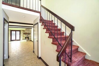 16 Club Dr S in Jericho, NY - Building Photo - Building Photo