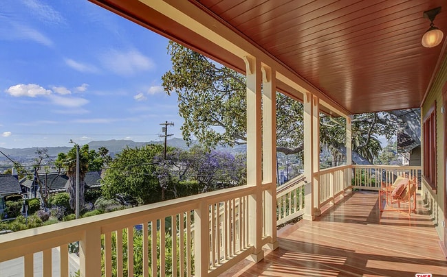 1332 Edgecliffe Dr in Los Angeles, CA - Building Photo - Building Photo