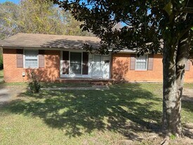 2336 Lake Ave in Fayetteville, NC - Building Photo