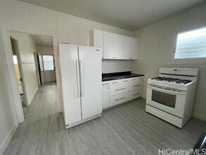 2015 Algaroba St in Honolulu, HI - Building Photo - Building Photo