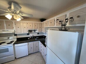 3 Abbey Ln-Unit -102 in Delray Beach, FL - Building Photo - Building Photo
