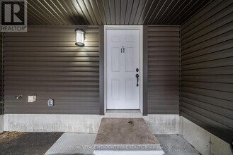17 Andean Ln in Barrie, ON - Building Photo - Building Photo