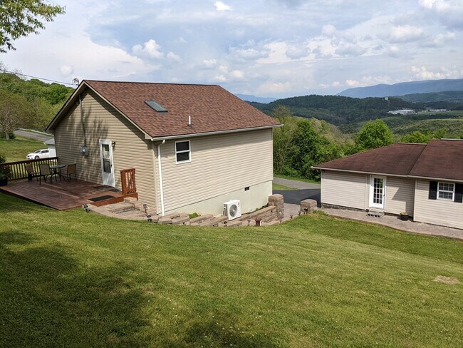 357 Fincastle Estates in Lebanon, VA - Building Photo - Building Photo