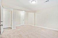 2852 Port Royal Ln photo'