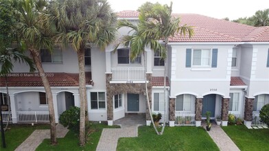 2764 SW 83rd Ave in Miramar, FL - Foto de edificio - Building Photo