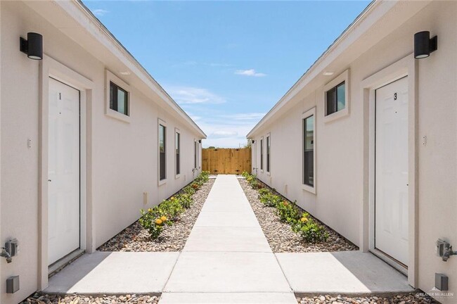 13 Summerland Ln in Edinburg, TX - Building Photo - Building Photo