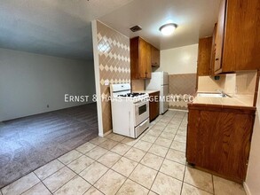 1325 E 7th St in Long Beach, CA - Building Photo - Building Photo