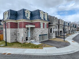 Royal Gala Cir in Mississauga, ON - Building Photo