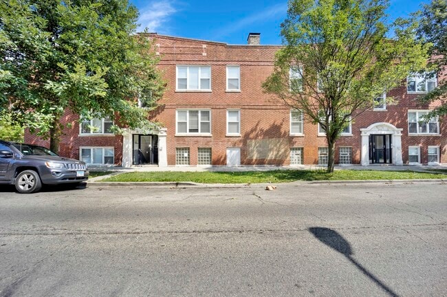 property at 3922 W Altgeld St