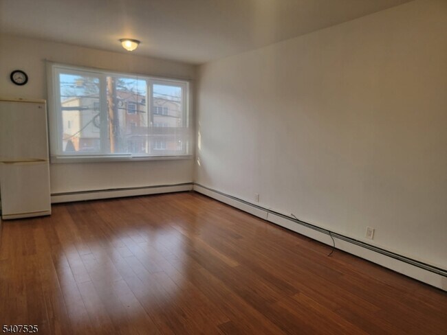 24 E Price St in Linden, NJ - Building Photo - Building Photo