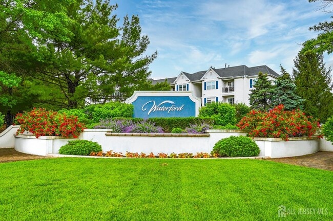 property at 1331 Waterford Dr