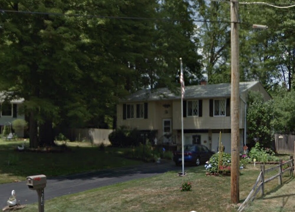 1914 Burr Oaks Ct in Youngstown, OH - Building Photo