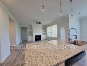 1041 N Skyline Loop in Centerton, AR - Foto de edificio - Building Photo