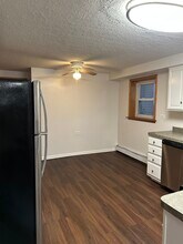 640 56th Pl, Unit GARDEN in Clarendon Hills, IL - Building Photo - Building Photo