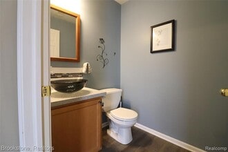 2096 Cloverly Ln, Unit 30 in Ann Arbor, MI - Foto de edificio - Building Photo