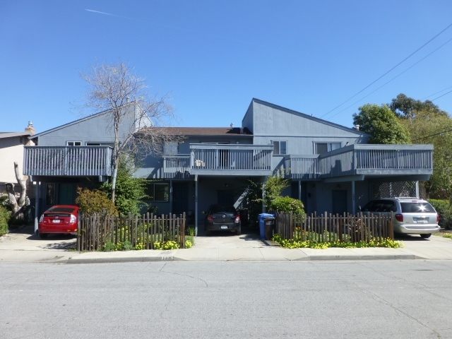 104 Surfside Ave in Santa Cruz, CA - Building Photo - Building Photo