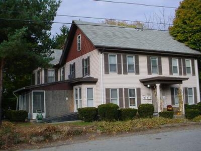 21 Centre St in West Warwick, RI - Foto de edificio