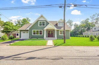 1105 Pennsylvania Ave in Manasquan, NJ - Foto de edificio - Building Photo
