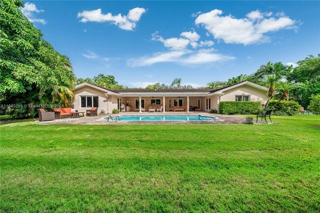 5870 SW 96th St in Miami, FL - Building Photo - Building Photo