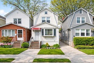 71-19 Nansen St in Queens, NY - Building Photo